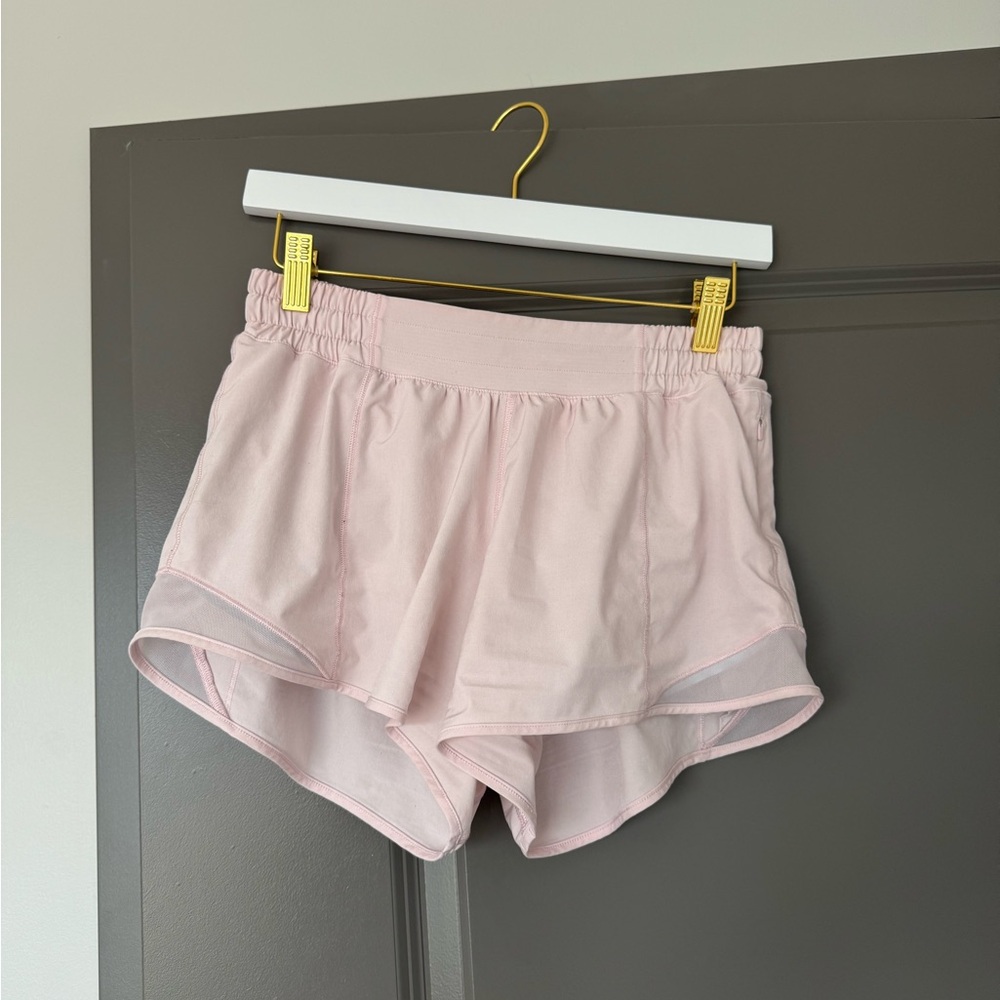 Lululemon Hotty hot low rise 4 shorts